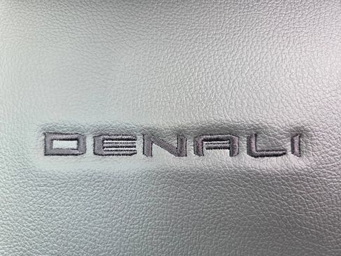 New 2026 GMC Canyon Denali w/ LPO, Denali Black Edition AWD/4WD image 12