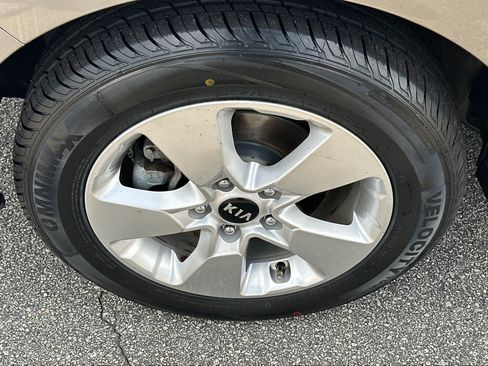 Used 2019 Kia Soul FWD image 15