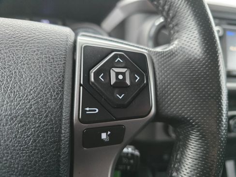 Used 2017 Toyota Tacoma SR5 image 21