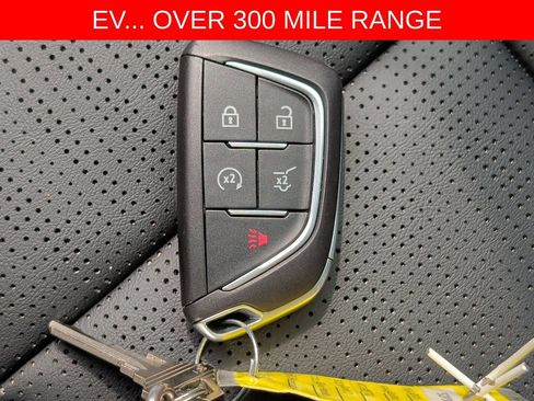Used 2025 Cadillac Optiq Sport 2 w/ LPO, Floor Liner Package AWD/4WD image 39