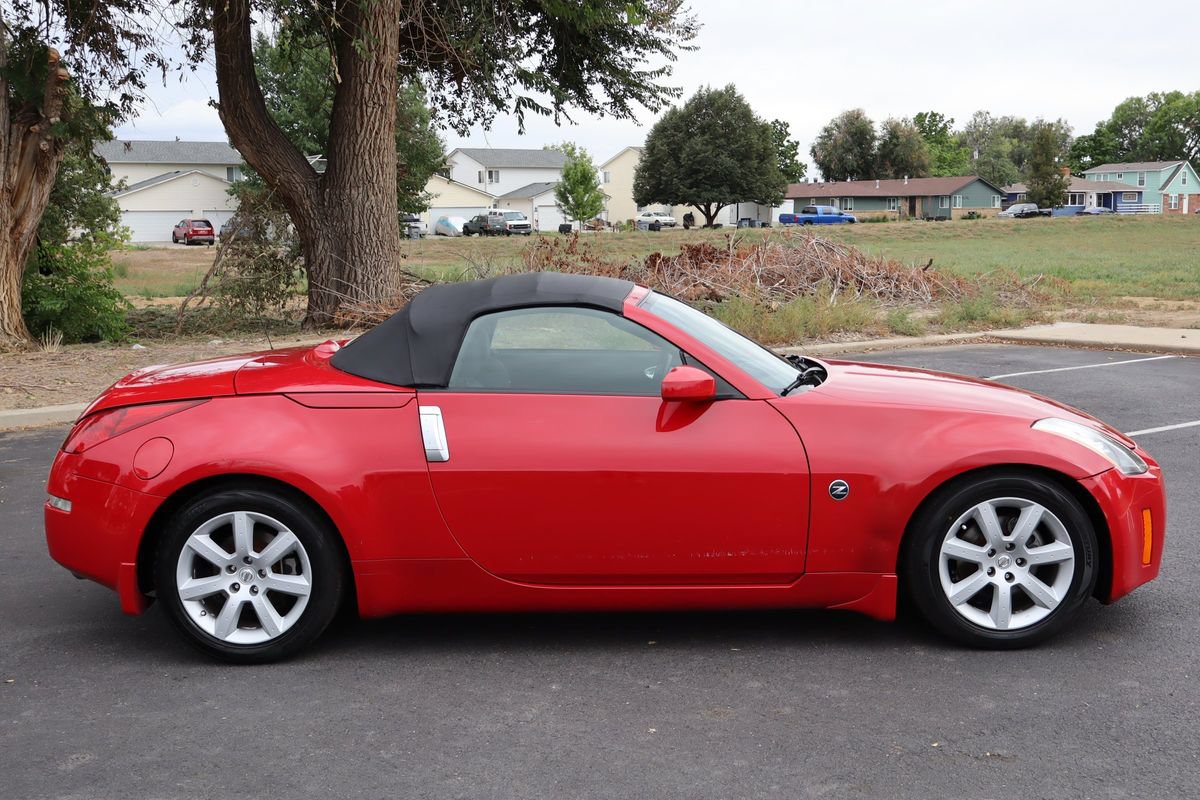 Used 2004 Nissan 350Z Enthusiast RWD image 3
