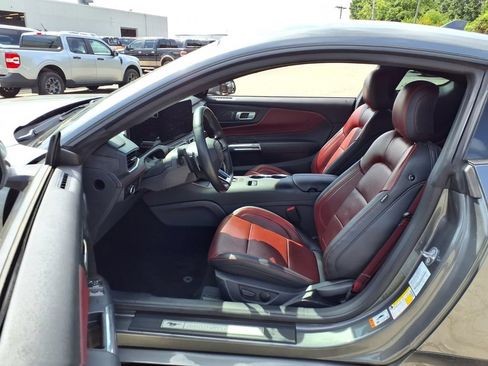 Used 2025 Ford Mustang GT Premium RWD image 31