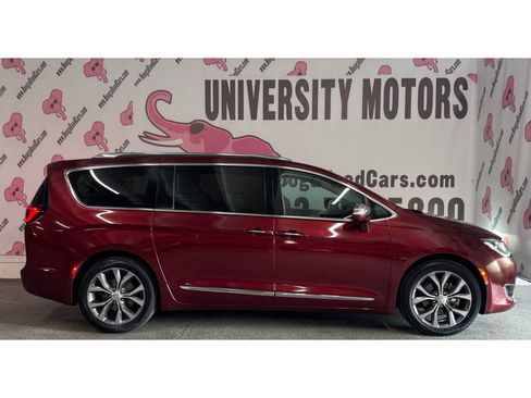 Used 2017 Chrysler Pacifica Limited FWD image 9