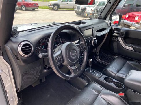 Used 2012 Jeep Wrangler Unlimited Sahara w/ Dual Top Group AWD/4WD image 25