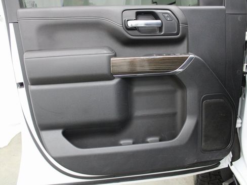 Used 2021 Chevrolet Silverado 2500 LT w/ Fleet Comfort Package image 12