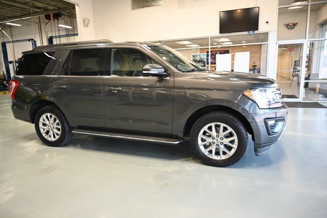 Used 2020 Ford Expedition XLT w/ Equipment Group 202A AWD/4WD image 4