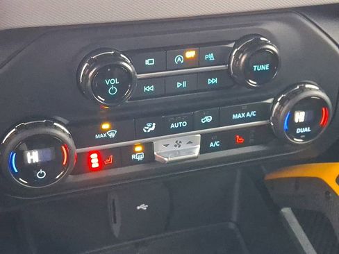 Used 2023 Ford Bronco Badlands w/ Sasquatch Package image 17