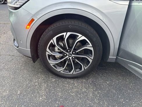 Certified 2024 Lincoln Nautilus Reserve w/ Equipment Group 202A image 32