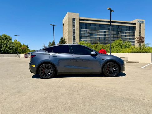 Used 2022 Tesla Model Y Performance AWD/4WD image 8