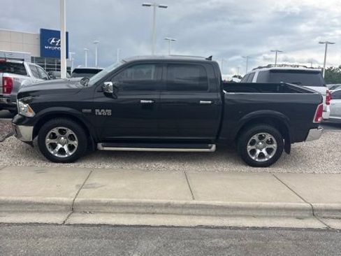 Used 2017 RAM 1500 Laramie w/ Convenience Group AWD/4WD image 2