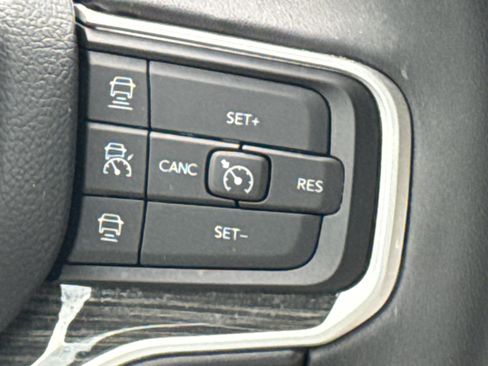 Used 2022 Jeep Wagoneer Series III AWD/4WD image 19