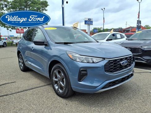 Used 2024 Ford Escape ST-Line w/ Tech Pack #1 AWD/4WD image 4