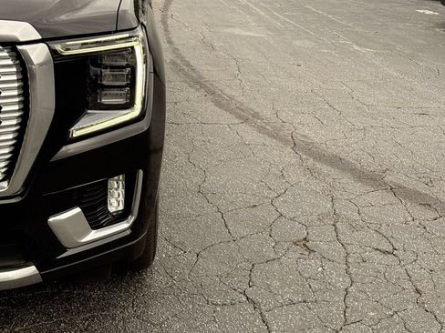Used 2024 GMC Yukon XL Denali AWD/4WD image 10