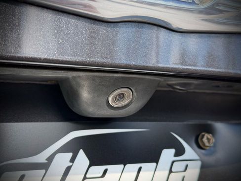 Used 2016 Chrysler 200 Limited image 9