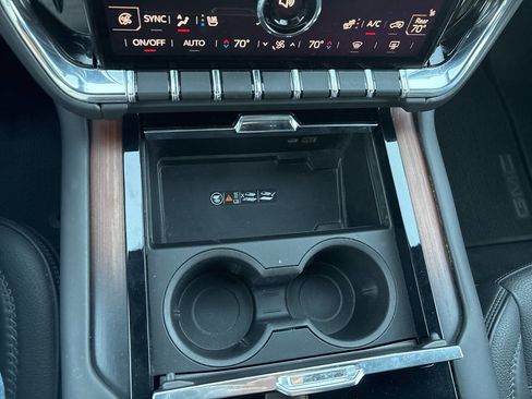 Used 2025 GMC Yukon XL Denali image 27