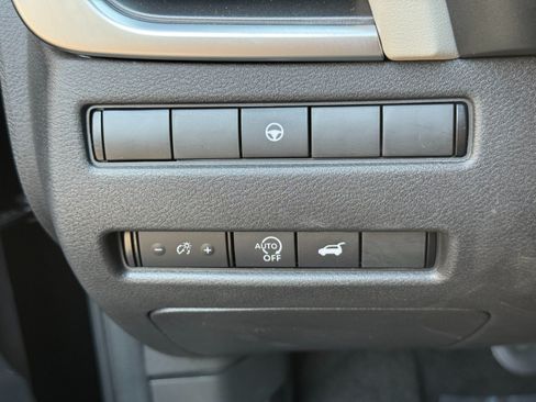Used 2023 Nissan Rogue SV w/ SV Premium B Package FWD image 17
