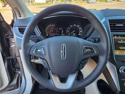 Used 2018 Lincoln MKC Premiere image 21