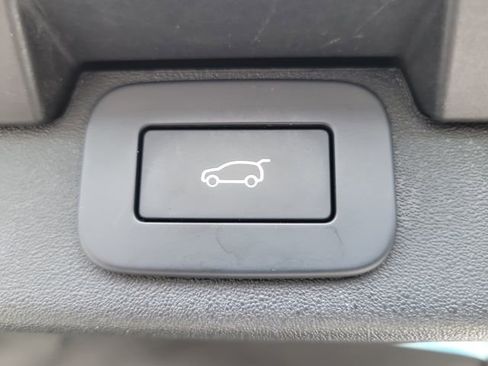 Used 2023 Land Rover Discovery Metropolitan Edition AWD/4WD image 12