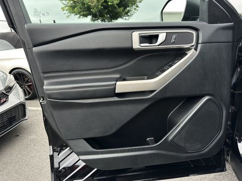 Used 2023 Ford Explorer XLT RWD image 10