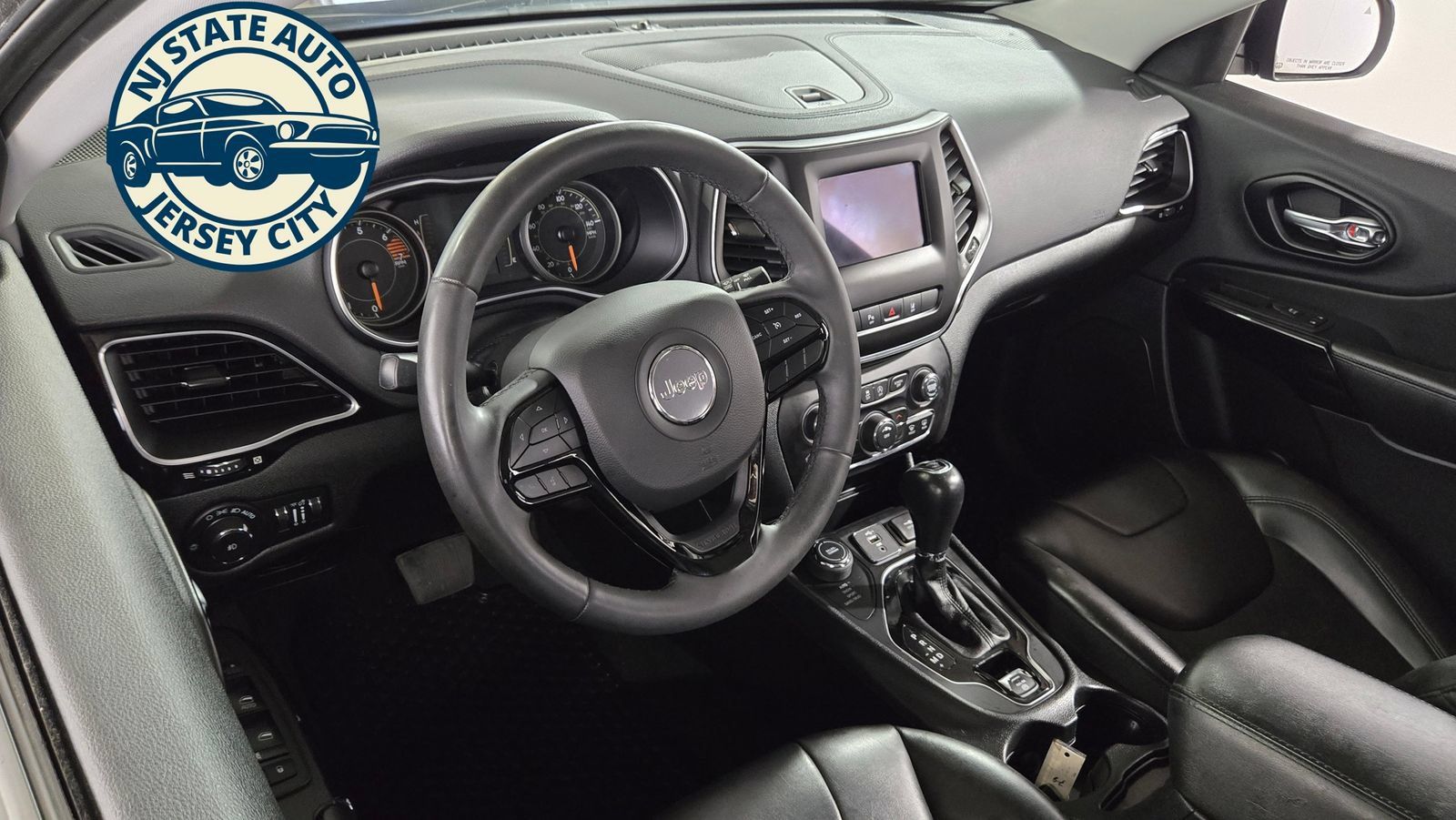 Used 2021 Jeep Cherokee Latitude Plus w/ Sun & Sound Group AWD/4WD image 11