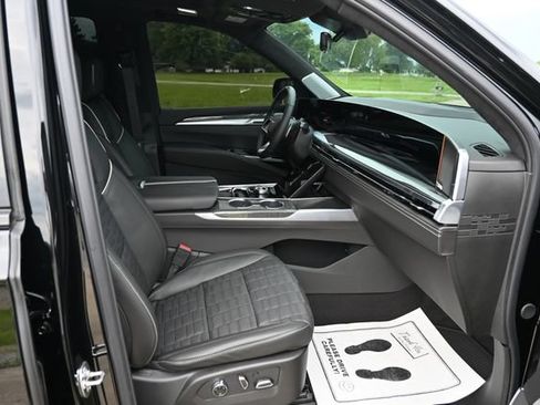 Used 2026 Cadillac Escalade V AWD/4WD image 19