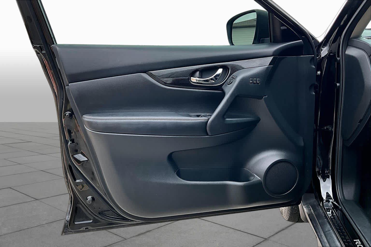 Used 2020 Nissan Rogue SL w/ Premium Package FWD image 22