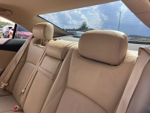 Used 2010 Lexus ES 350 w/ Preferred Accessory Package FWD image 16