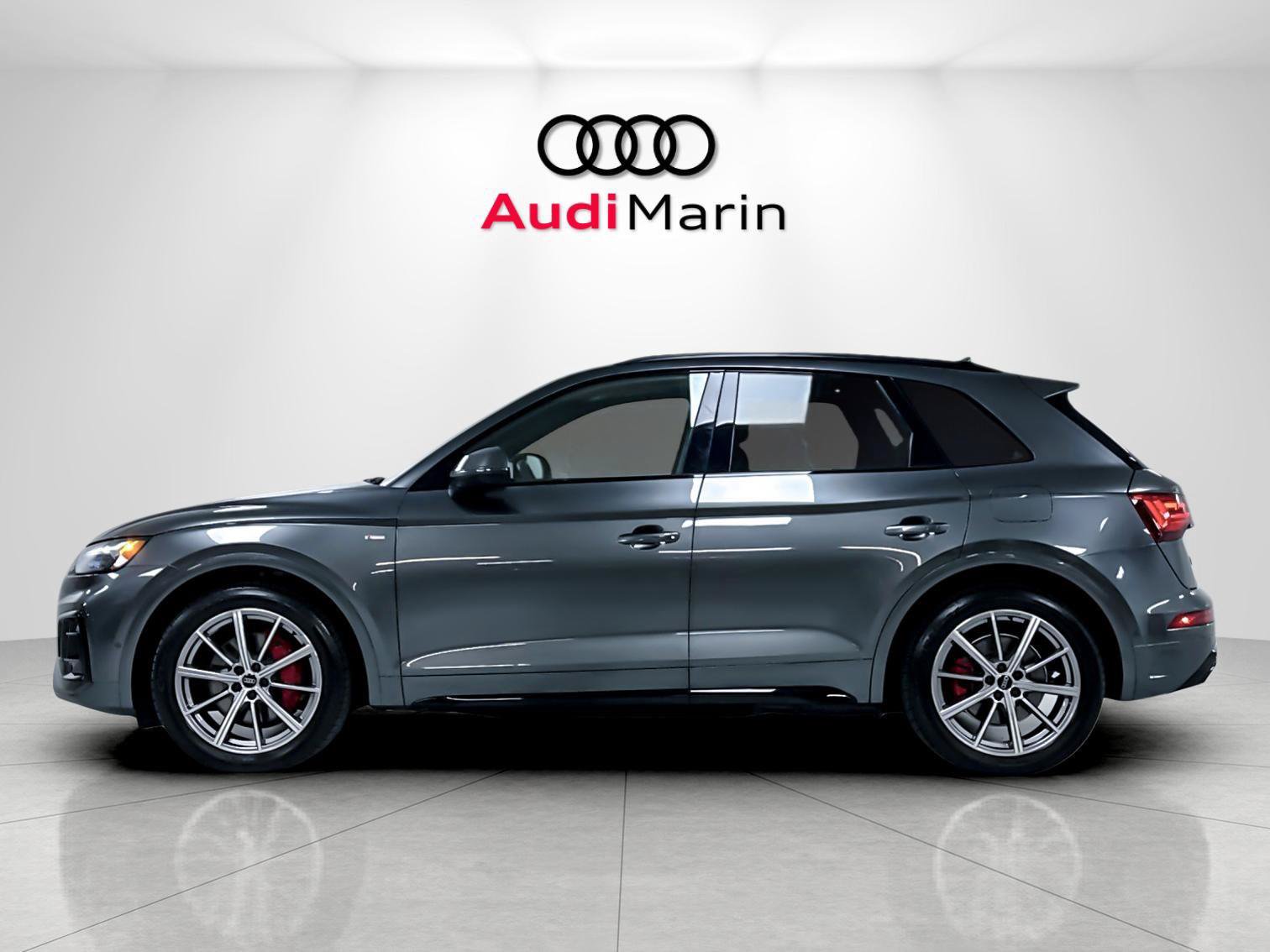 Certified 2024 Audi Q5 e Prestige AWD/4WD image 2