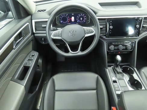 Certified 2023 Volkswagen Atlas SE w/ Panoramic Sunroof Package image 10