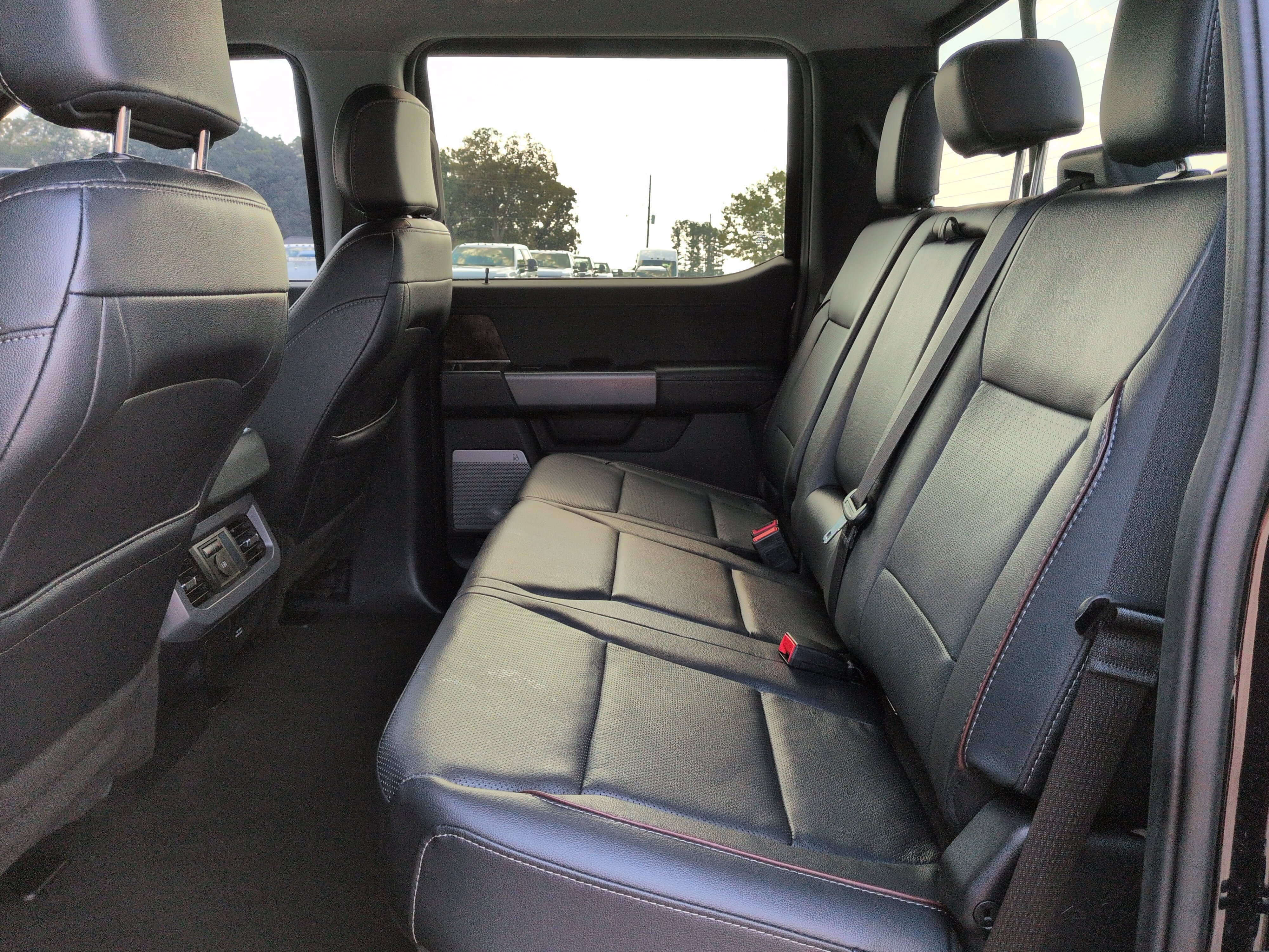 Used 2024 Ford F250 Lariat w/ Chrome Package AWD/4WD image 12