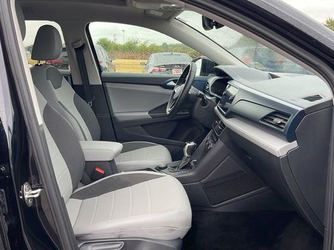 Used 2024 Volkswagen Taos SE image 14