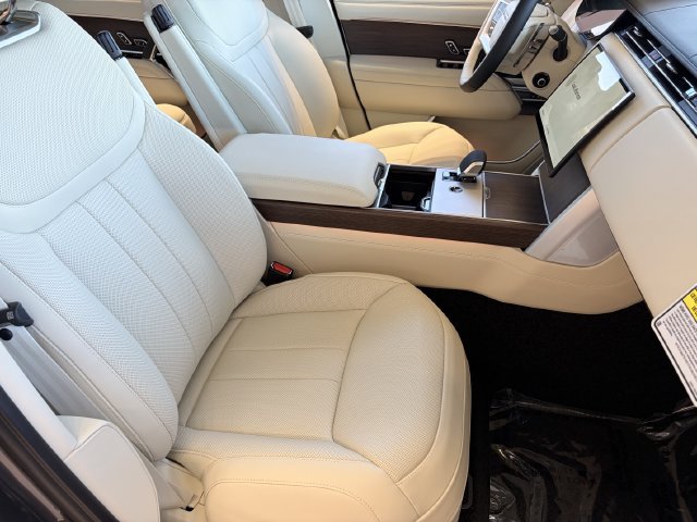 New 2026 Land Rover Range Rover Long Wheelbase SE AWD/4WD image 9