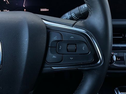 Used 2025 Buick Envista Sport Touring image 34