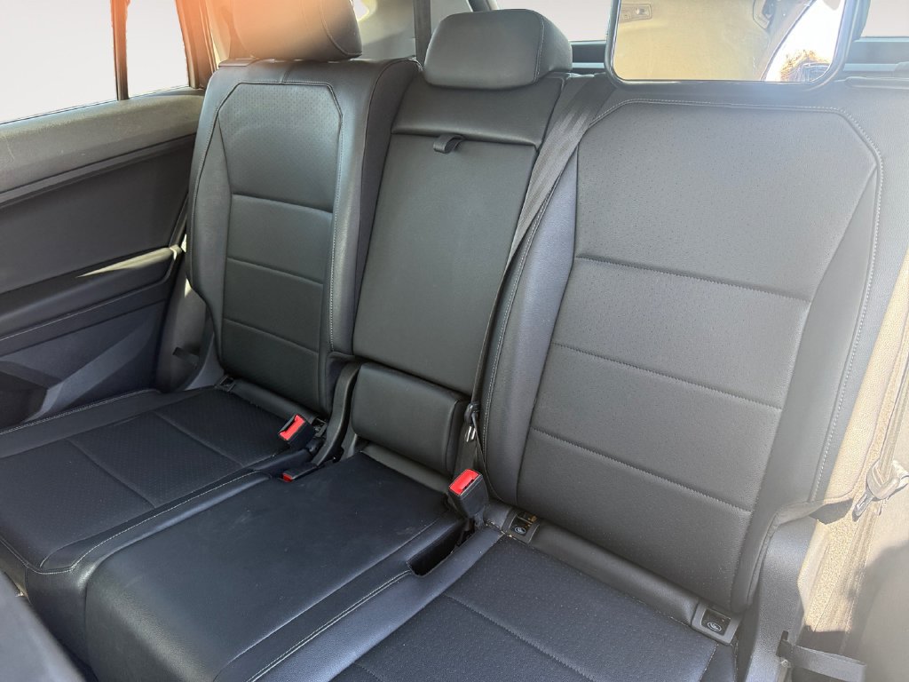 Used 2020 Volkswagen Tiguan SE w/ 3rd Row Seat Package AWD/4WD image 13