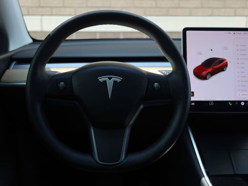 Used 2021 Tesla Model Y 2WD image 31