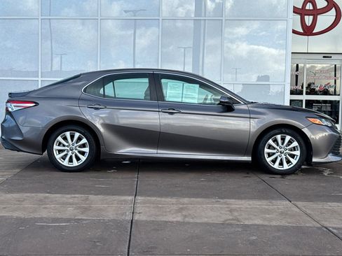 Certified 2018 Toyota Camry LE image 3
