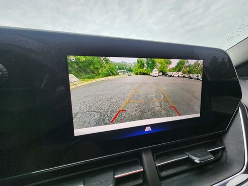 Used 2024 Chevrolet Trax LT FWD image 29