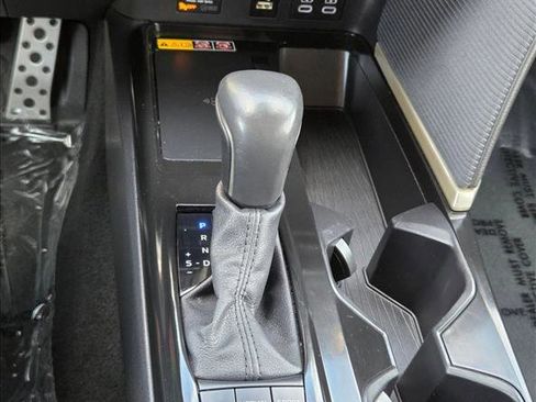 Used 2025 Toyota Camry SE FWD image 13