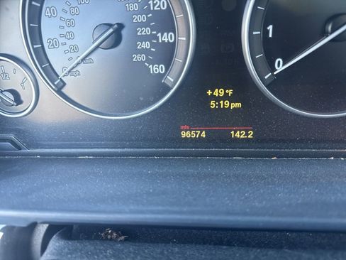 Used 2011 BMW 550i xDrive Sedan image 10