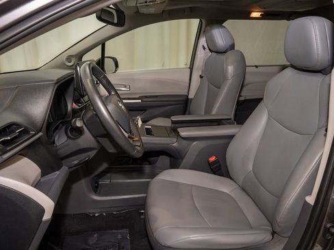 Used 2021 Toyota Sienna XLE w/ XLE Plus Package image 12