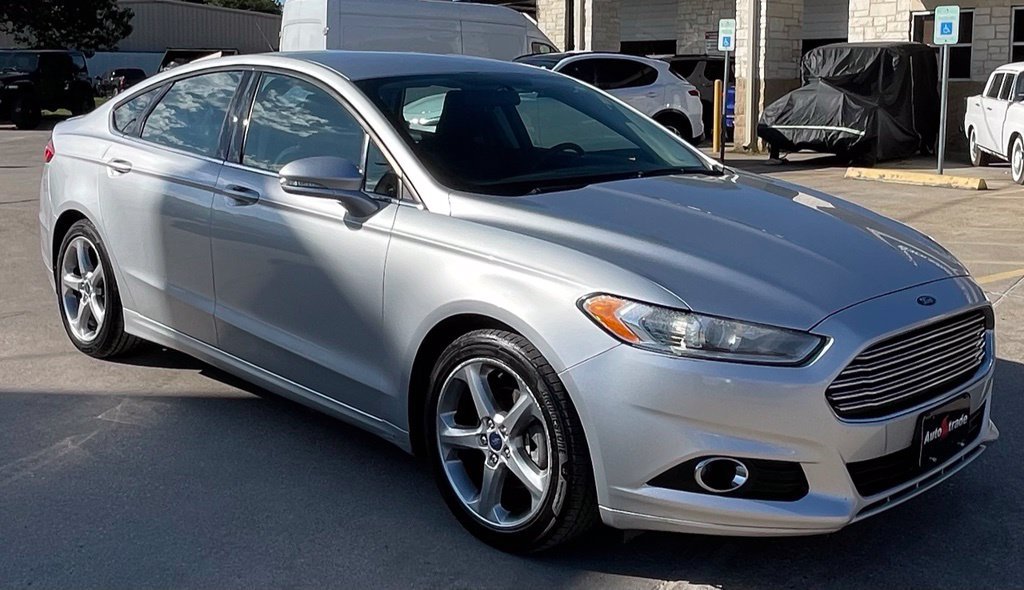 Used 2014 Ford Fusion SE FWD image 2