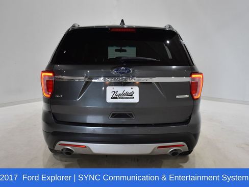 Used 2017 Ford Explorer XLT image 5