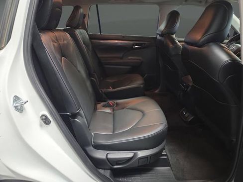 Used 2023 Toyota Highlander L image 38