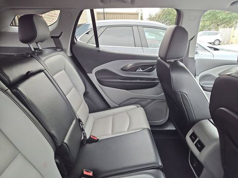 Used 2024 GMC Terrain SLT image 10