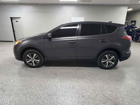 Used 2018 Toyota RAV4 XLE w/ Preferred Accessory Package FWD image 6