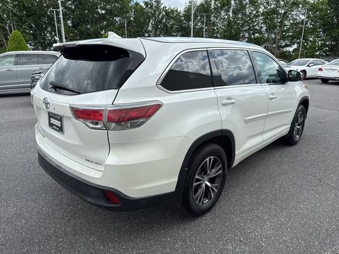 Used 2016 Toyota Highlander XLE AWD/4WD image 7