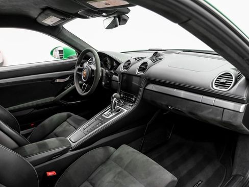 Used 2022 Porsche 718 Cayman GT4 RWD image 11