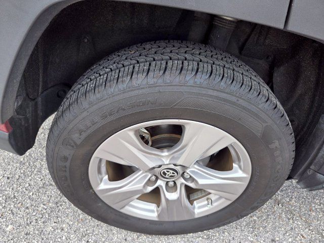 Used 2023 Toyota RAV4 LE AWD/4WD image 19