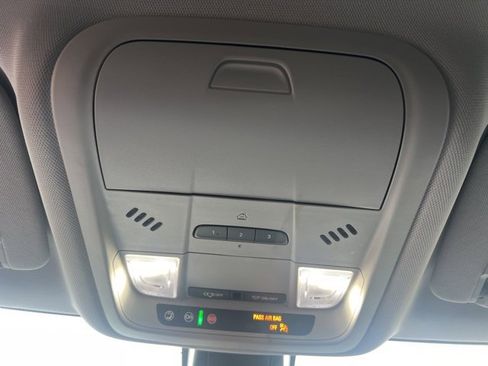 Used 2025 Chevrolet Blazer LT w/ Convenience Package image 32