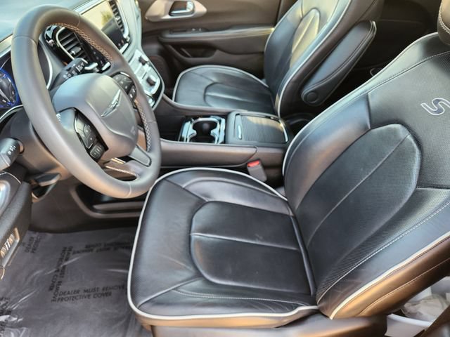 Used 2025 Chrysler Pacifica Limited FWD image 13